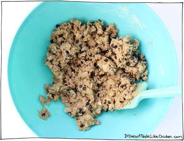 素食燕麦巧克力饼干！外脆中有嚼劲。很容易做，不用奇怪的配料。无乳制品和鸡蛋。# itdoesnttastelikechicken