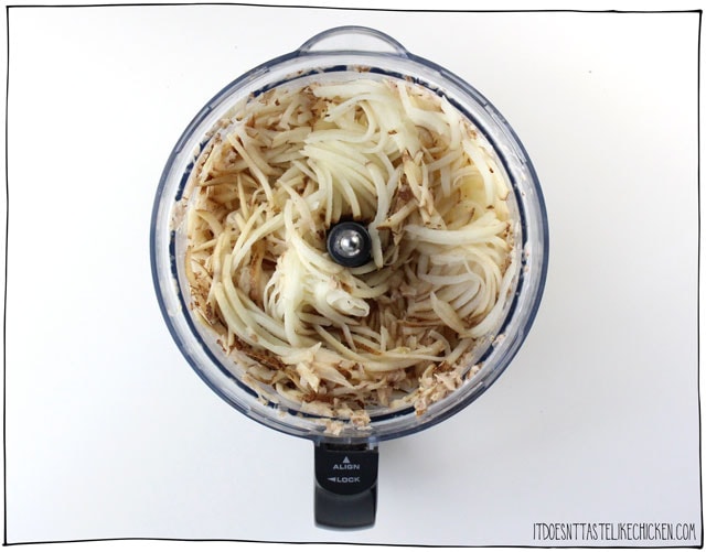 素食Hashbrown土豆!在这个食谱中有两个技巧可以让这些炸薯饼做起来又快又简单。# itdoesnttastelikechicken # veg类似雷竞技anrecipes # veganbreakfastgydF4y2Ba