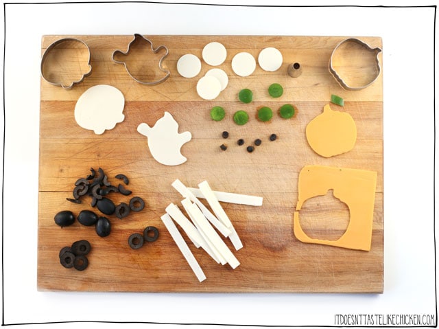 Cookie裁剪机和工具环屋制作万圣节形状